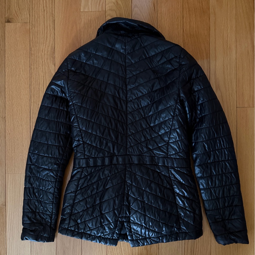 The North Face Women's Black Puffer Jacket - Picture 4 of 4